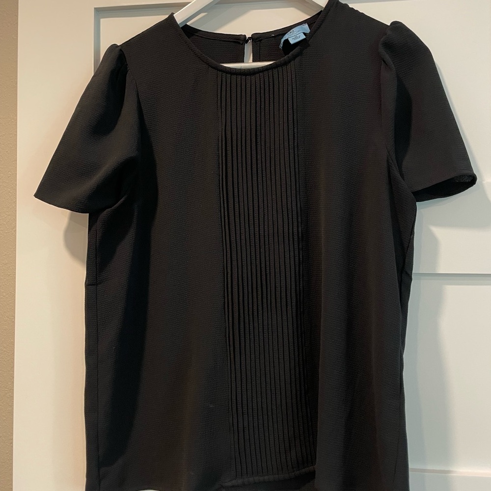 CeCe Black Pleated Short Sleeve Blouse